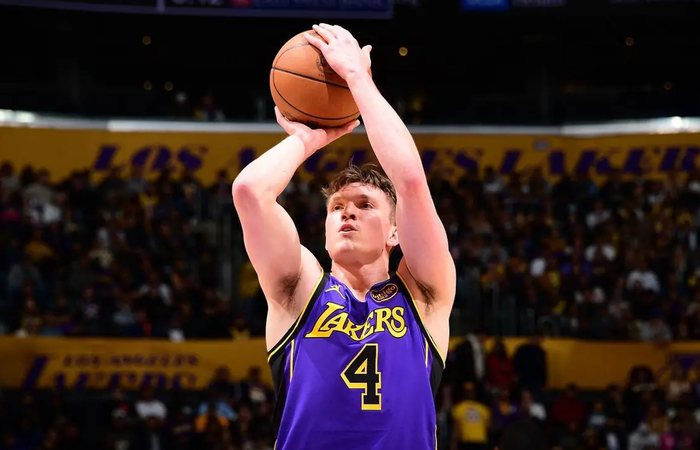 关于夏洛特黄蜂迎NBA总决赛关键赛，窗口期回应争议，话题不断，临场指挥获称赞的信息